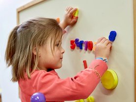 Auenhotel Kinderspielzimmer Spieltafel
