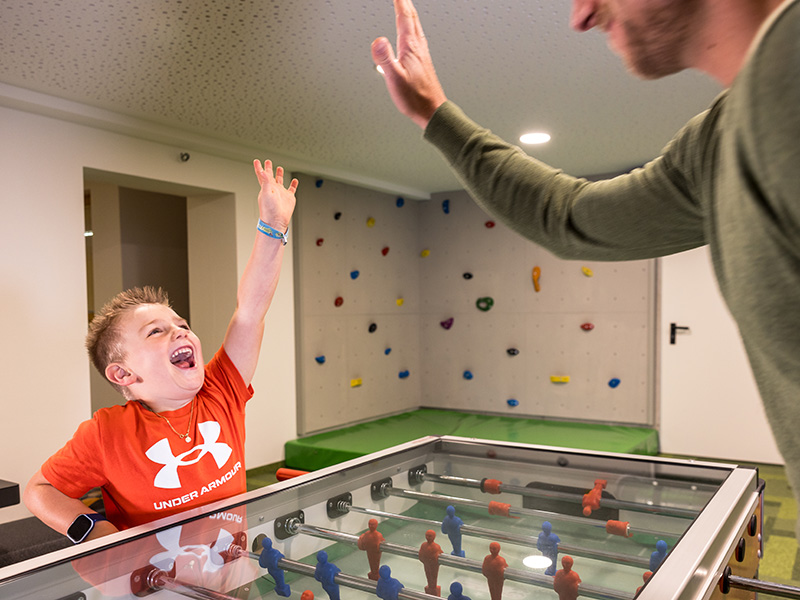 Spieltafel im Kinderspielzimmer